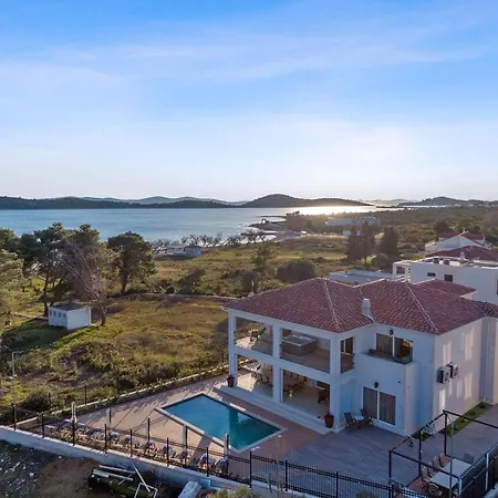 Carolus In Vodice